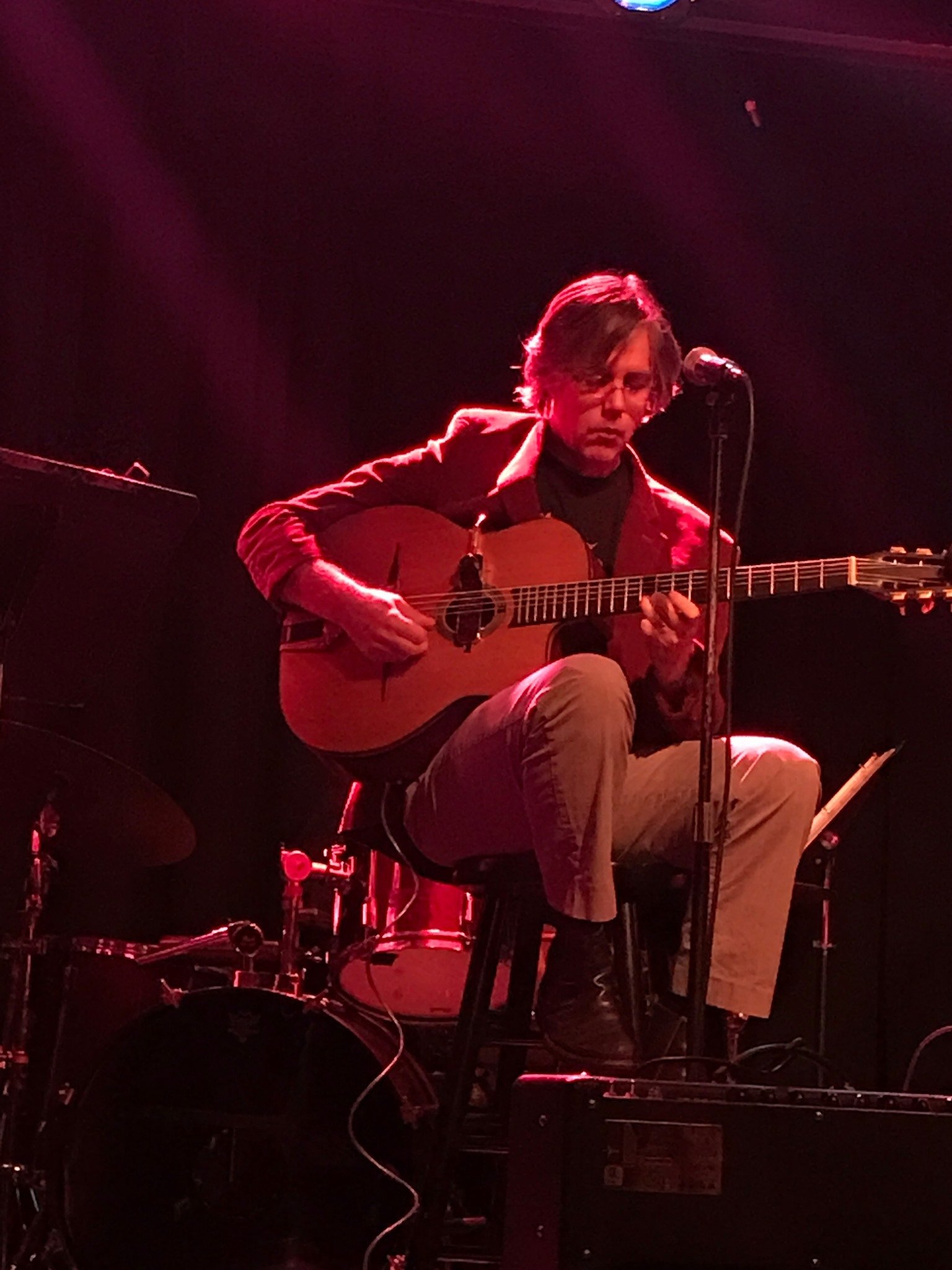 luke with guitar